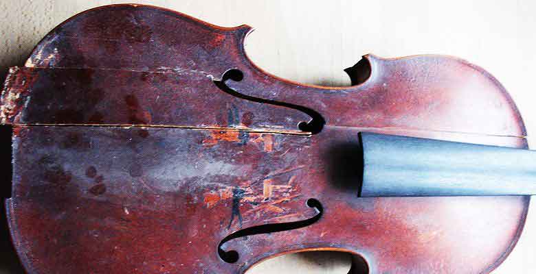 Reparaturbedürftige Geige